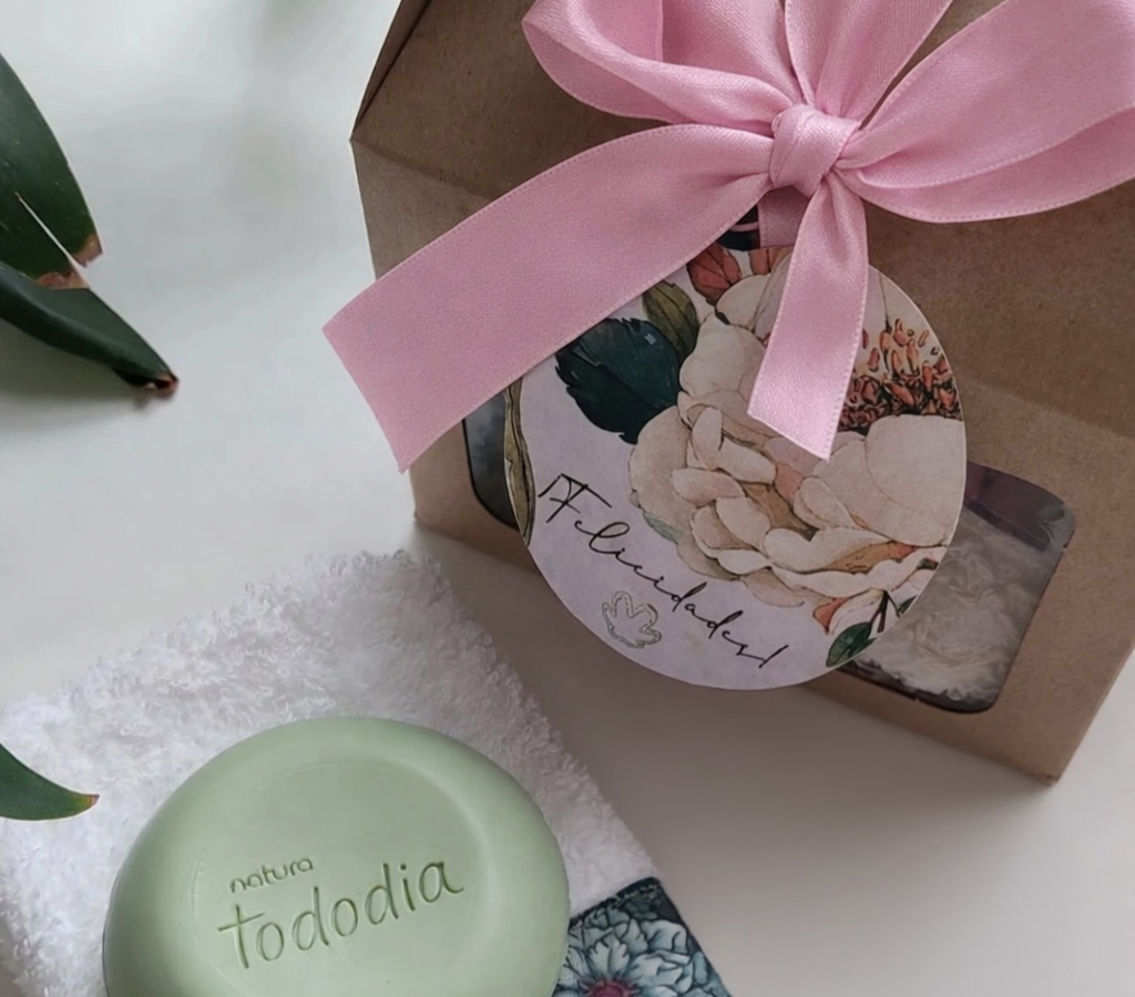 Regalo Box Maletín Toalla y Jabón
